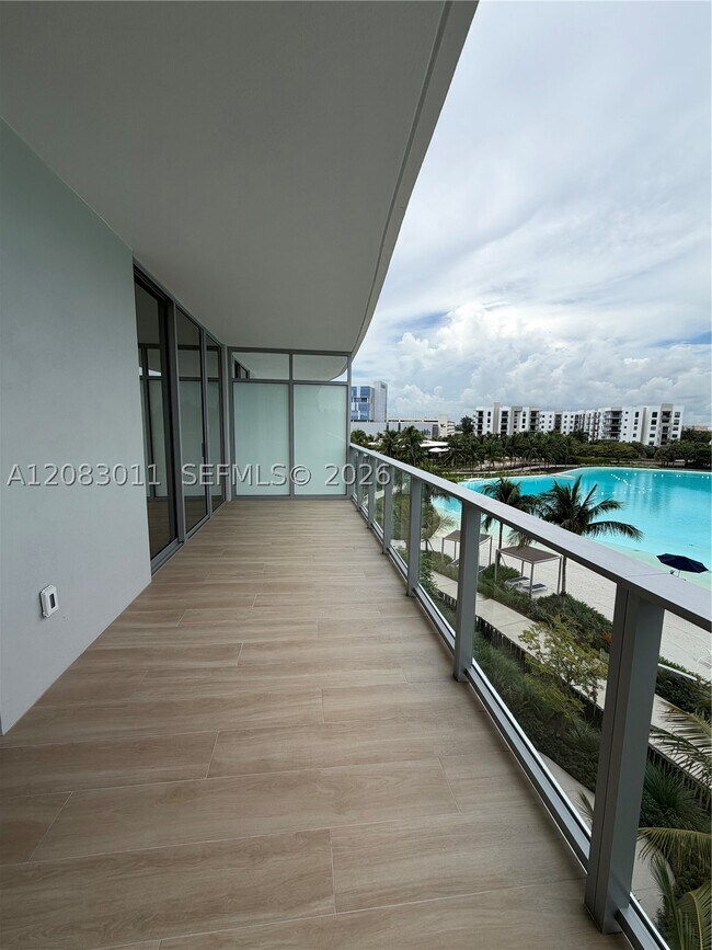 Building Photo - 2411 Laguna Cir