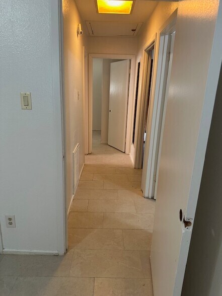 Building Photo - 3719 Tiffany Dr