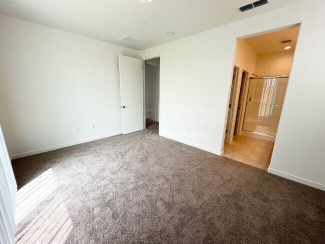 Building Photo - 165 Squaw Vly Dr