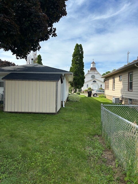 View of front house shed - 9419 Durand Ave