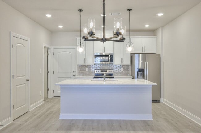 Building Photo - New Townhome in a prime location in Gallatin