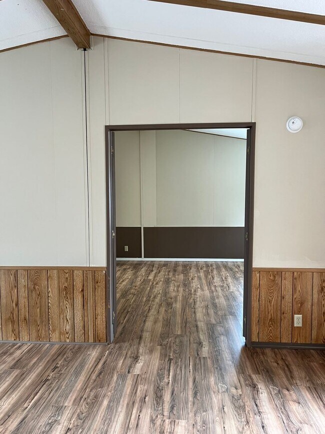 Building Photo - 3-Bedroom 2-Bathroom home with HUGE Shop in Cedar Flats