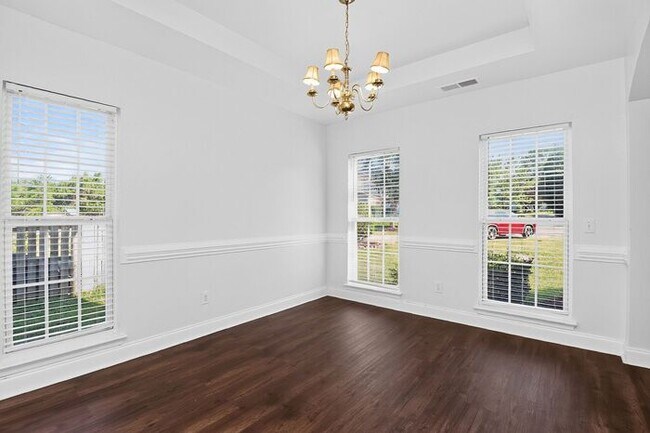 Building Photo - Spacious 4BD/2.5BA Home in Winding Creek!