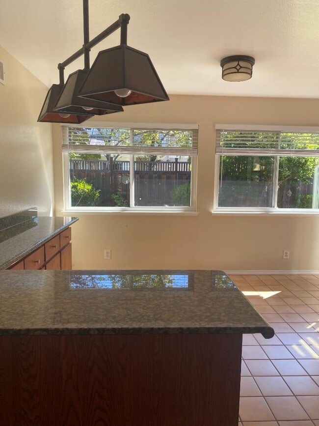 Building Photo - 623 Spar Dr