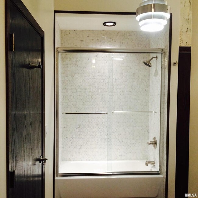 Building Photo - 106 N Main St