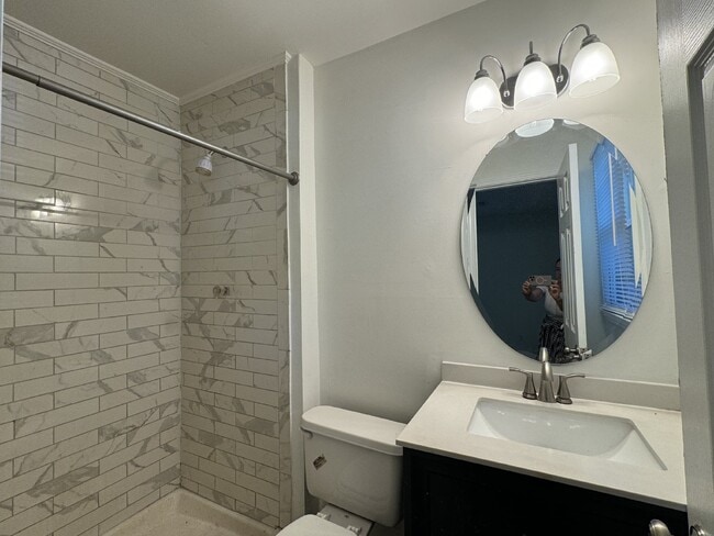 Building Photo - Beautiful ranch style home with 4 bedrooms...