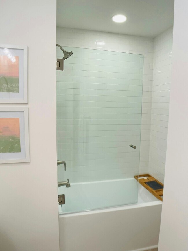 Building Photo - 20 Rose Ln