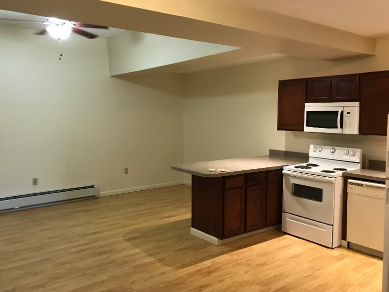 Building Photo - 181 Main St