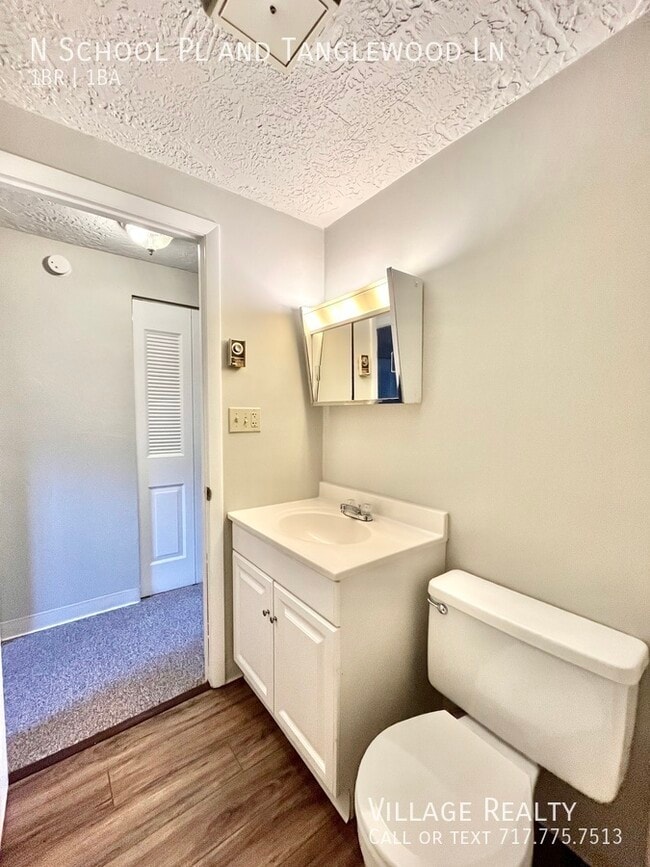 Building Photo - Few steps! Available NOW! Roomy 1-Bed with...