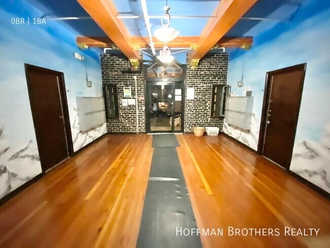 Building Photo - 606 S Dunsmuir Ave