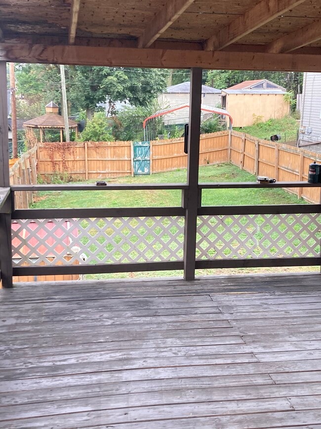 Building Photo - 89 W Walnut St