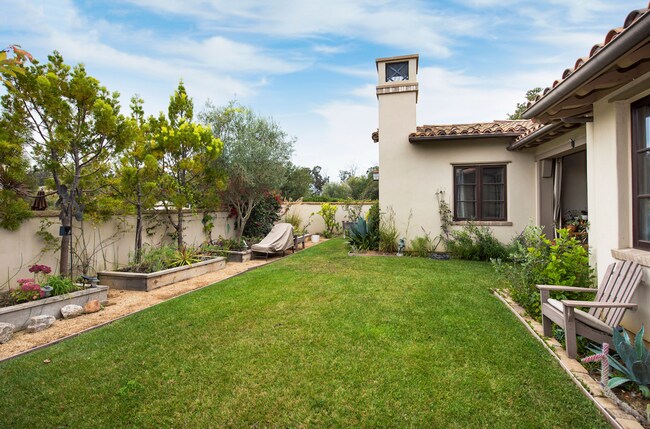 Building Photo - Luxurious Tuscan Villa - 3/3.5 Includes Private Casita in Goleta Bluffs!