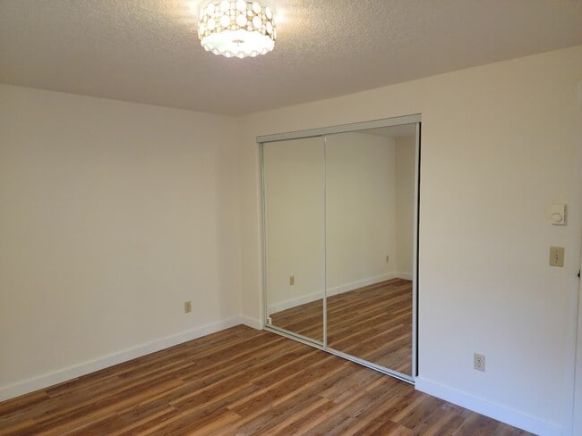 Building Photo - 111 Della Vista Dr