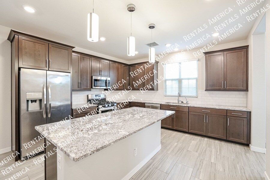 Building Photo - 1103 E Newland Dr