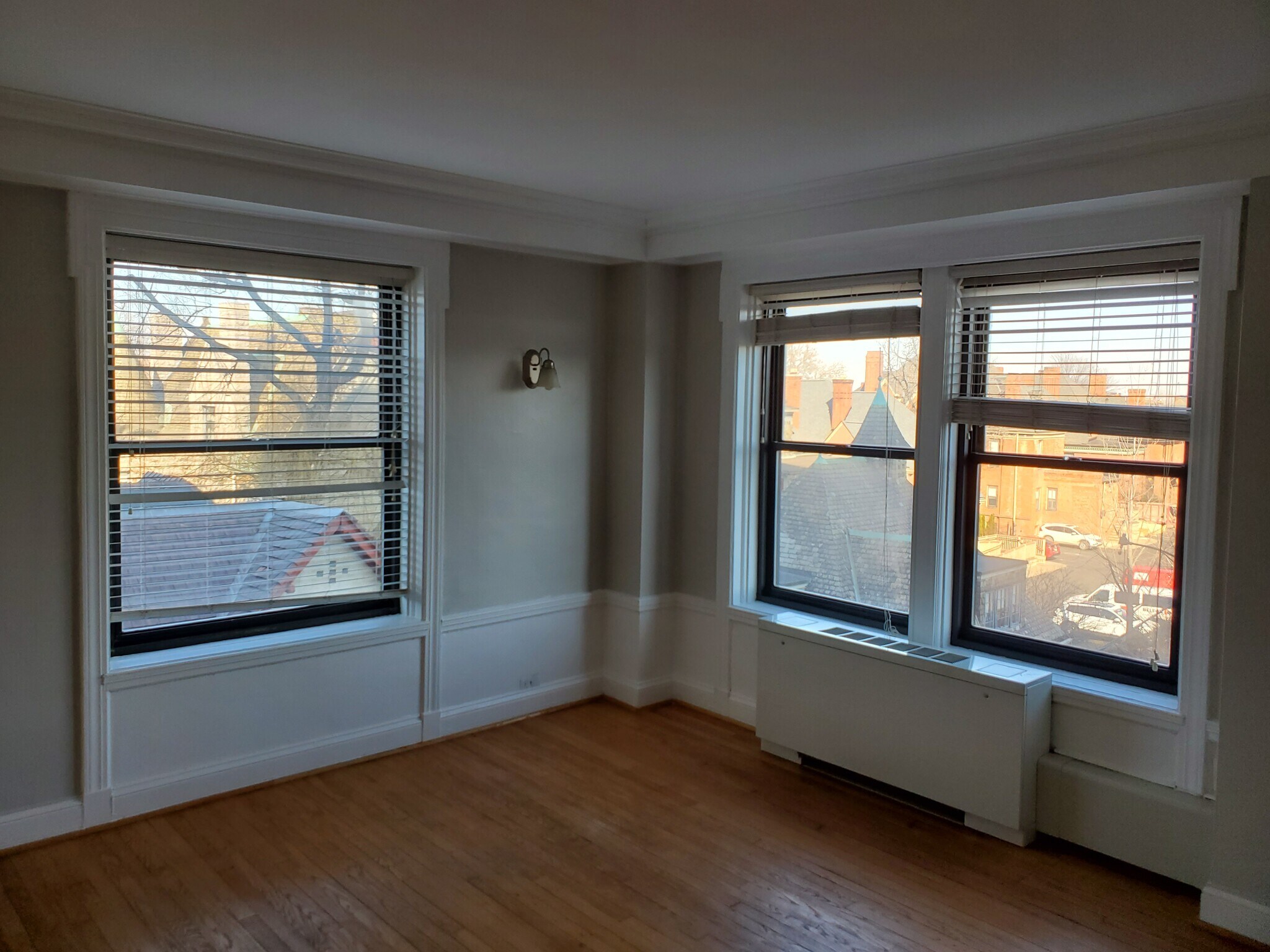 Building Photo - 15 E Kirby St