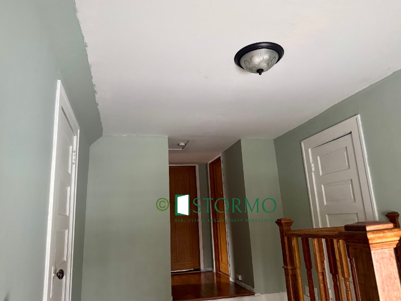 Building Photo - 626 Oak St NE