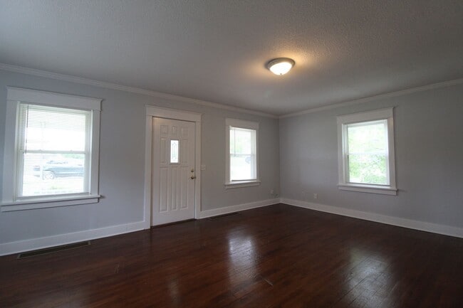 Building Photo - 2 Bedroom Home Near KU MED