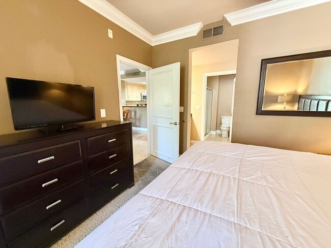 Building Photo - Meridian FURNISHED 2 BDR /2 BATH Luxury Co...
