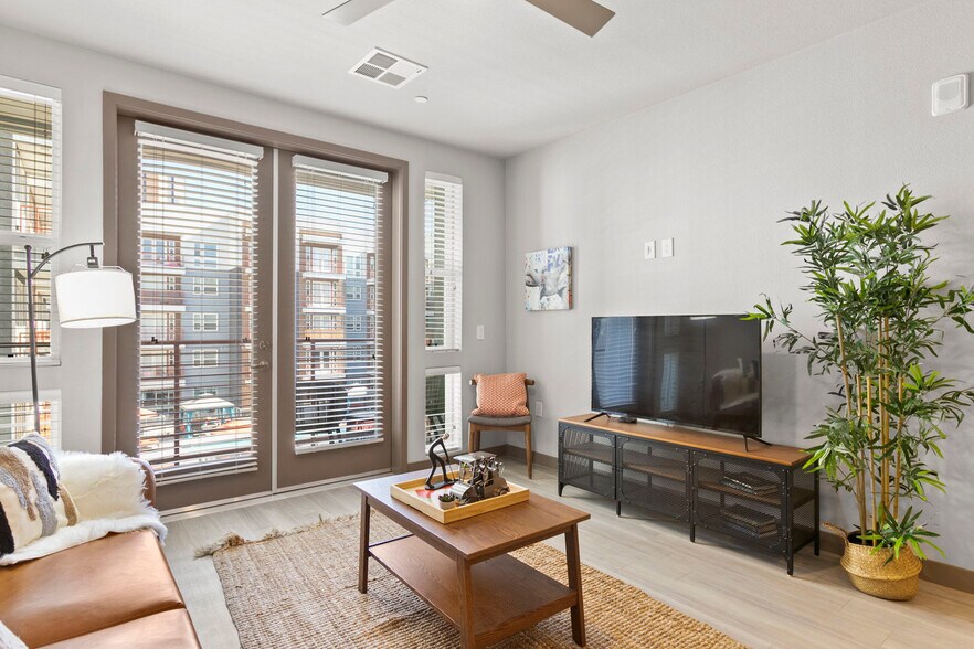 Building Photo - 400 N 2nd Ave