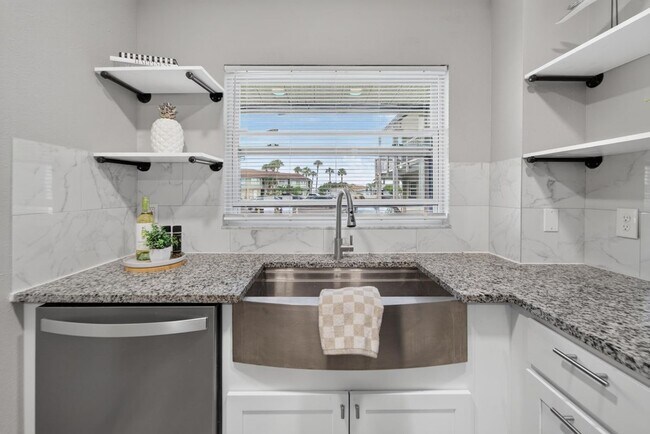 Building Photo - 1028 Apollo Beach Blvd