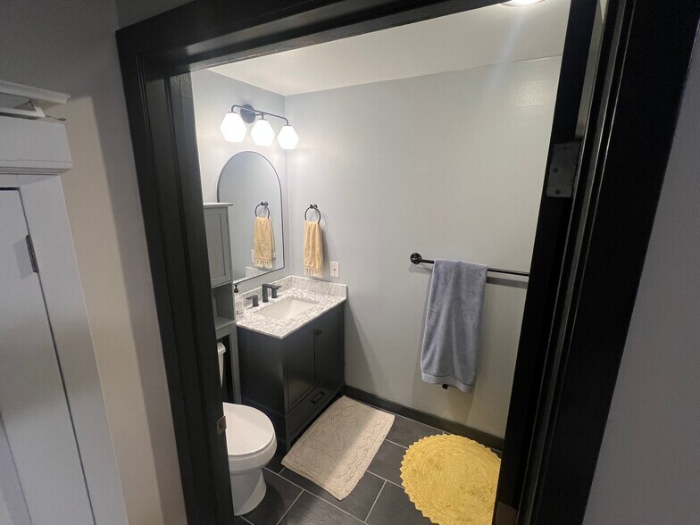 Building Photo - 200 Main St