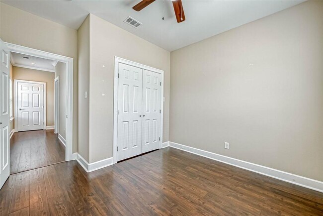 Building Photo - 503 E 40th 1/2 St