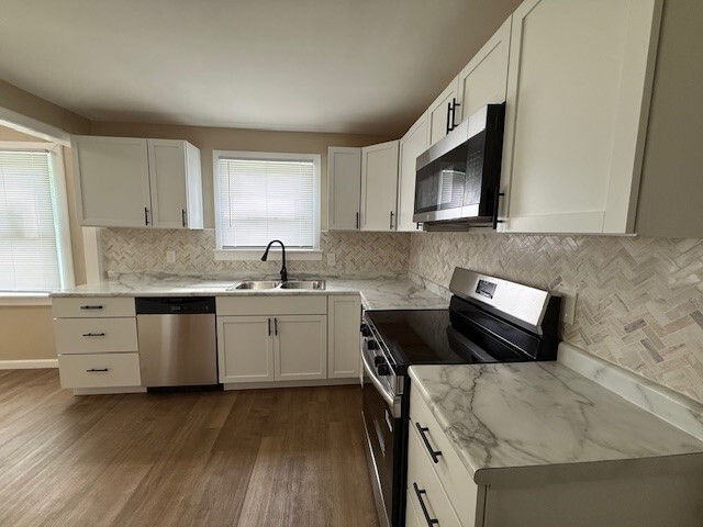 Building Photo - 7019 Manette Dr