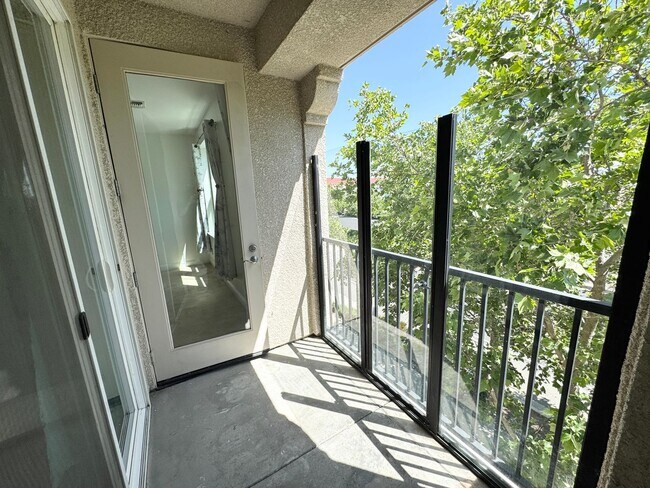Building Photo - Perfect Shape Dublin Ranch Condo with quic...