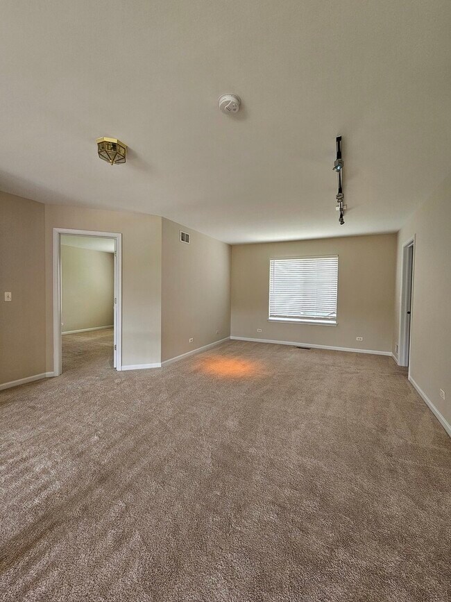 Building Photo - 420 Merry Oaks Rd