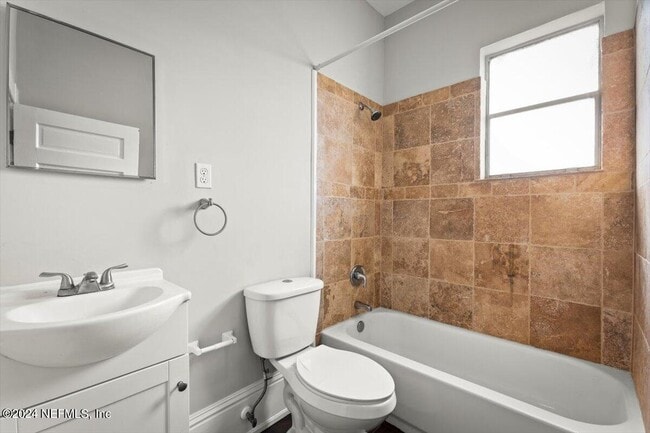 Building Photo - 1950 Redell St