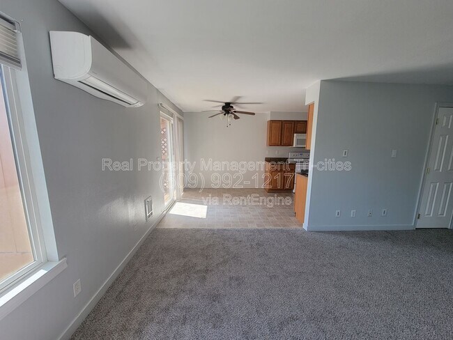 Building Photo - 3121 W Hood Ave