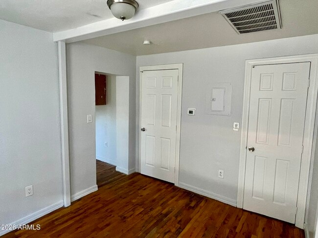 Building Photo - 1216 W Roosevelt St