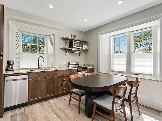 Building Photo - 77 Coggeshall Ave