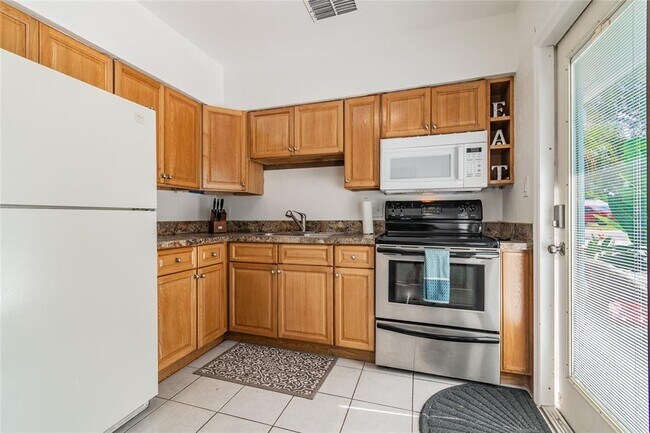 Building Photo - 607 Betmor Ln