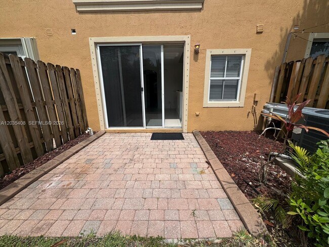 Building Photo - 4941 Tradewinds Ter