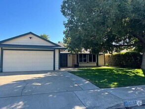 Building Photo - this spacious 3 bedroom 2 bath single stor...