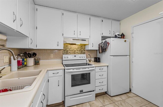 Building Photo - 2700 Bayshore Blvd