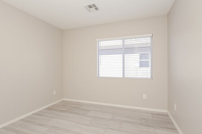 Building Photo - 11638 W Carol Ave