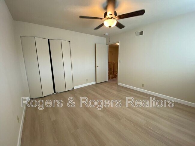 Building Photo - 1124 Song Ct