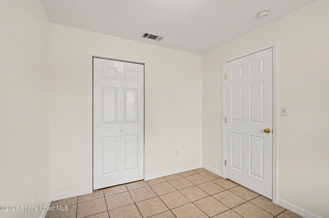 Building Photo - 255 W Towne Pl