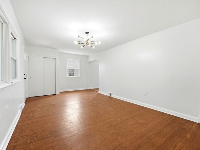 Building Photo - Fully Renovated Rental with Designer Kitchen, Modern Bath & Bonus Spaces – Stratford, NJ