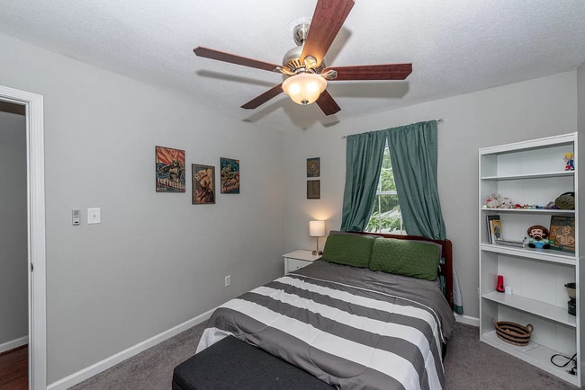 Building Photo - 3bd/2.5ba 2-story home in quiet neighborhood.