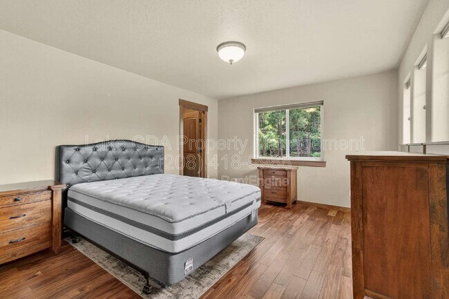 Building Photo - 8668 N Stable Trace Ct