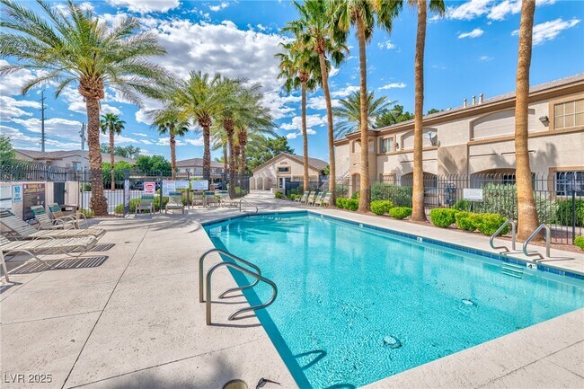 Building Photo - 3400 Cabana Dr