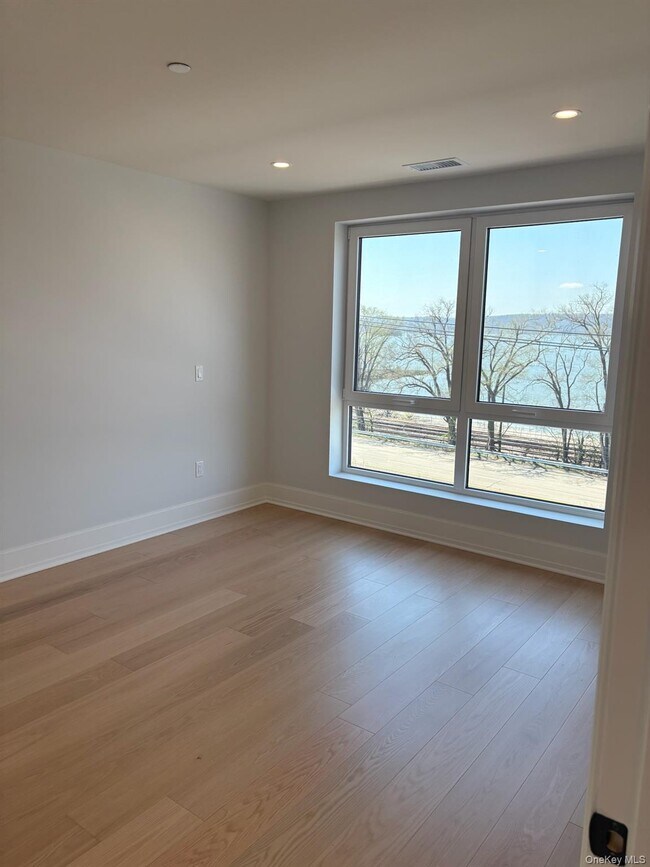 Building Photo - 25 S Riverside Ave