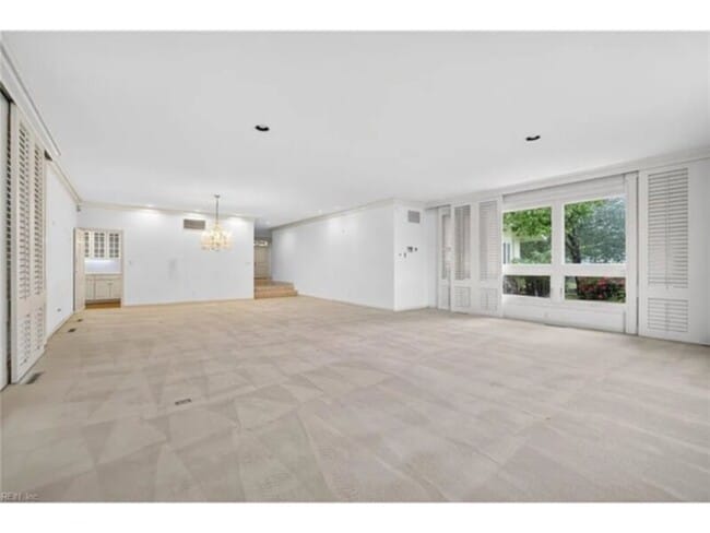 Building Photo - 5 Bedroom 5 Bathroom