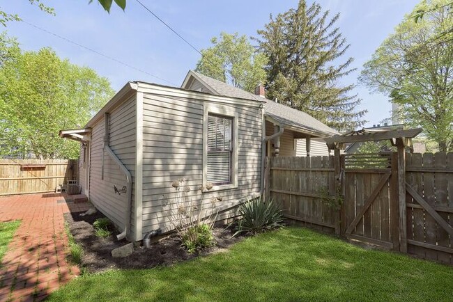 Building Photo - Beautifully updated Historic Bungalow