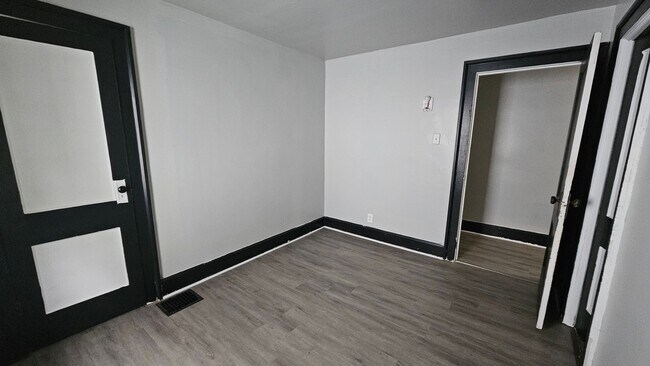 Building Photo - 52-56-56 Rowland Ave