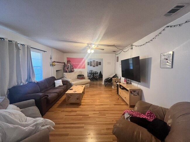 Building Photo - 206 N Lipona Rd