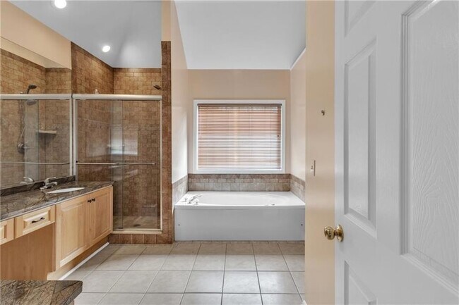 Building Photo - 915 Chipley Ct NE